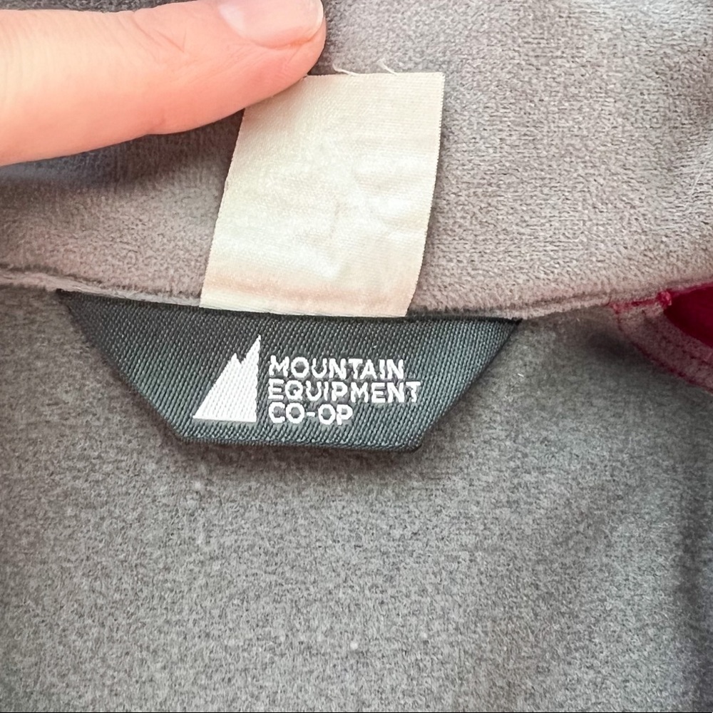 MEC Adjustable Lightweight Colour Block Vest - Picture 9 of 13